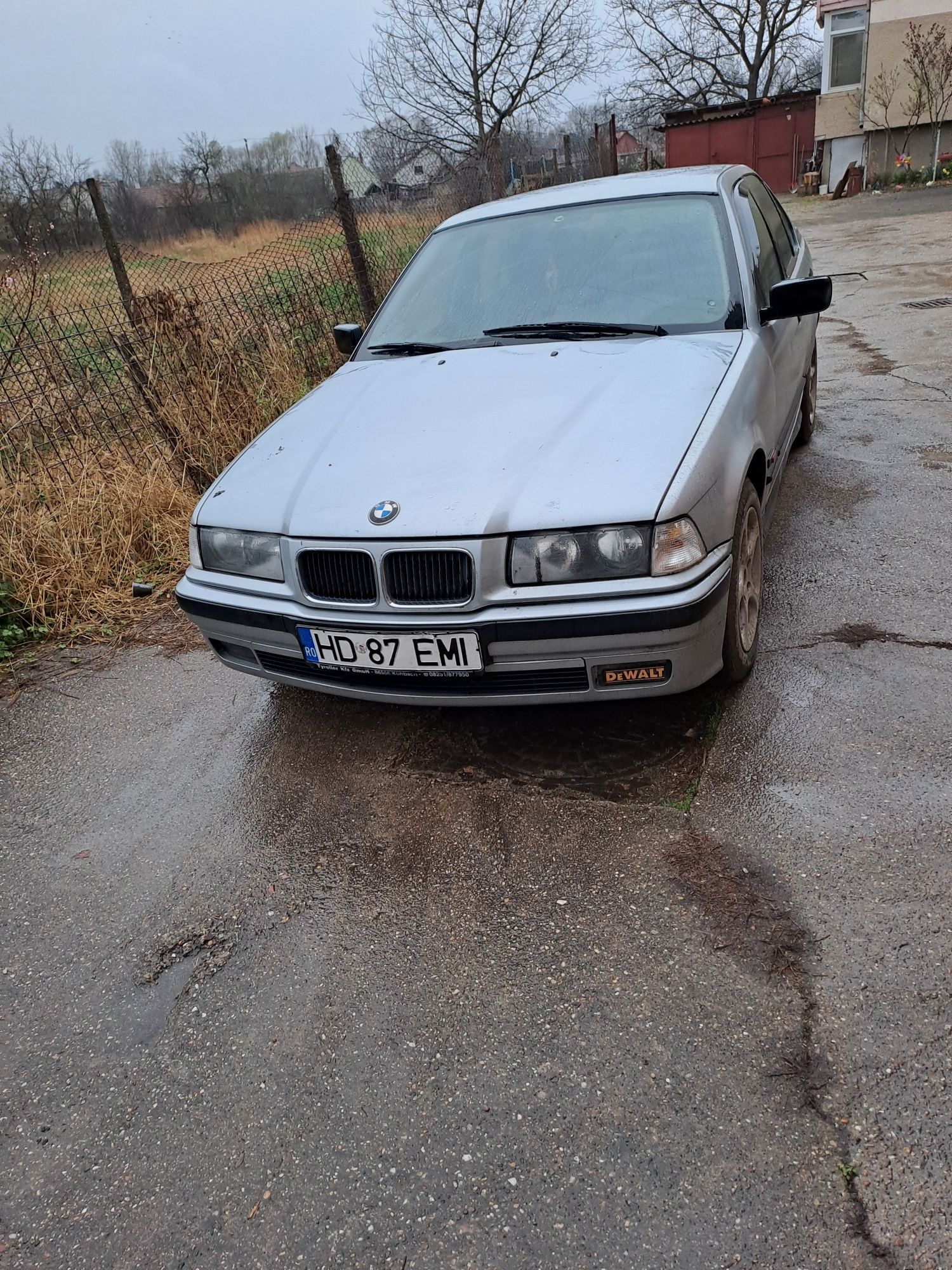 Vând BMW 3,18  vând