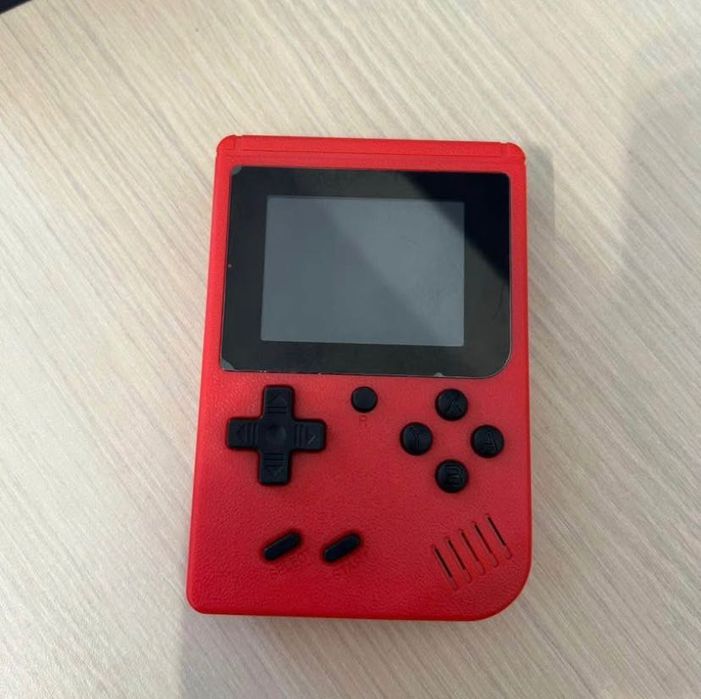 Consola portabila de jocuri