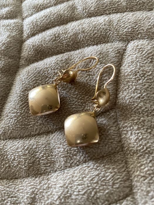 Продам золотые серьги