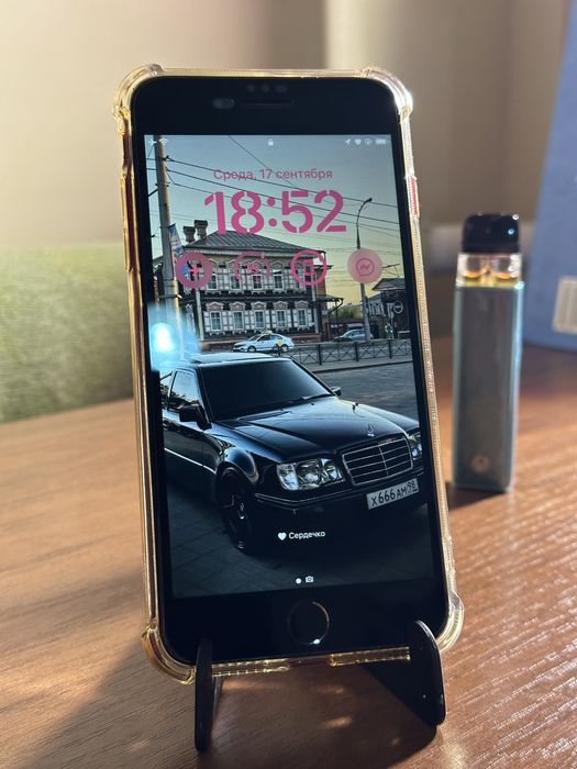 Продам iPhone 8+