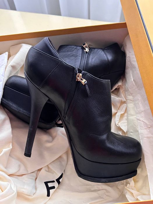 Дамски боти до глезена Fendi