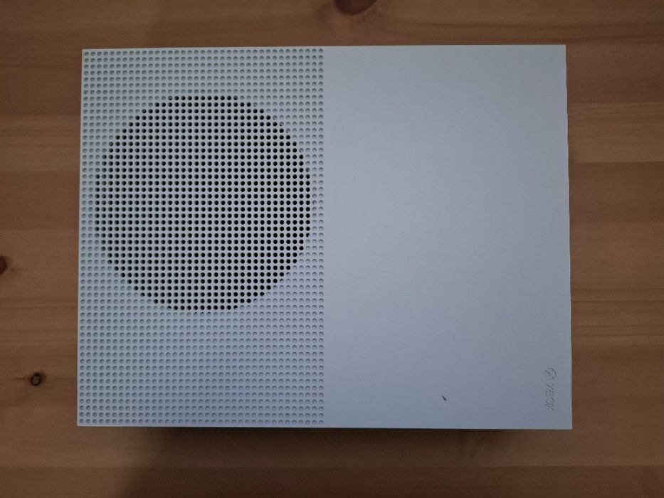 Xbox One S 1TB + 12 jocuri + controller nou + cutie originală