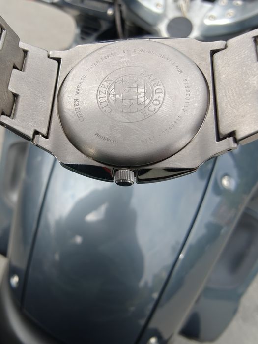 Ceas titanium Citizen secundarul bate pe loc