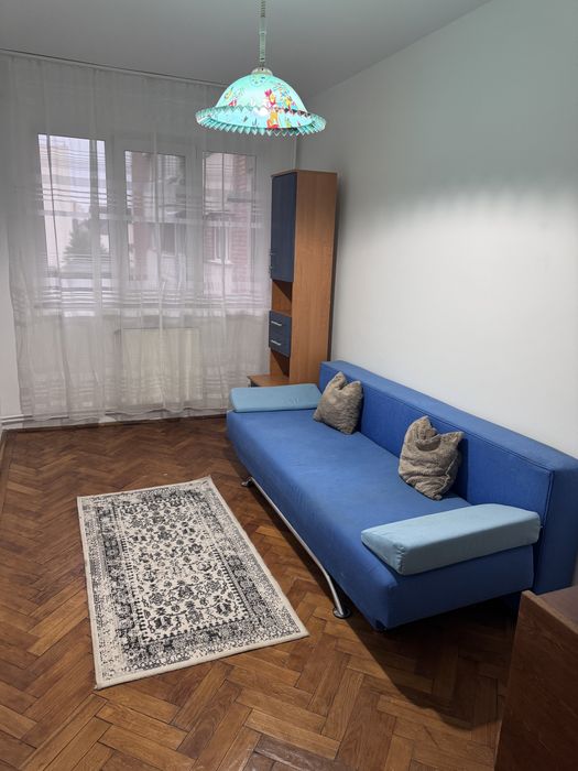 Apartament cu 4 camere în zonă centrală