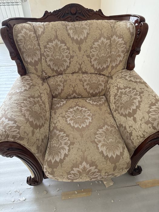 Два дивана и одно кресло