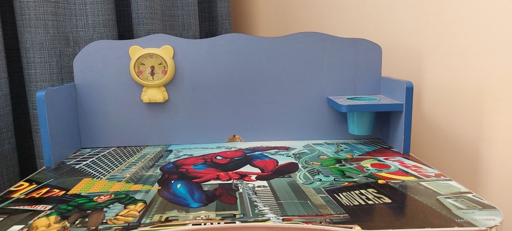 Продаётся детский б/у стол-парта