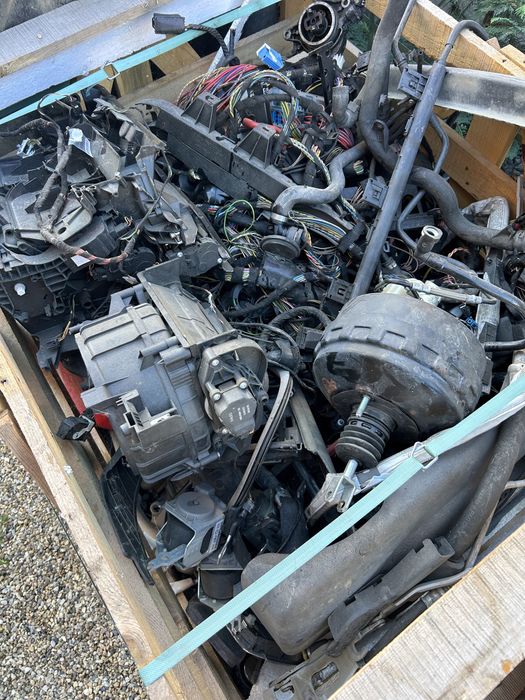 Dezmembrez bmw e90 320d 163cp m 47 2005