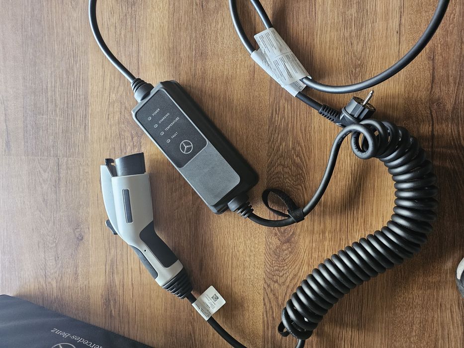 Кабел за зареждане на електрически Mercedes