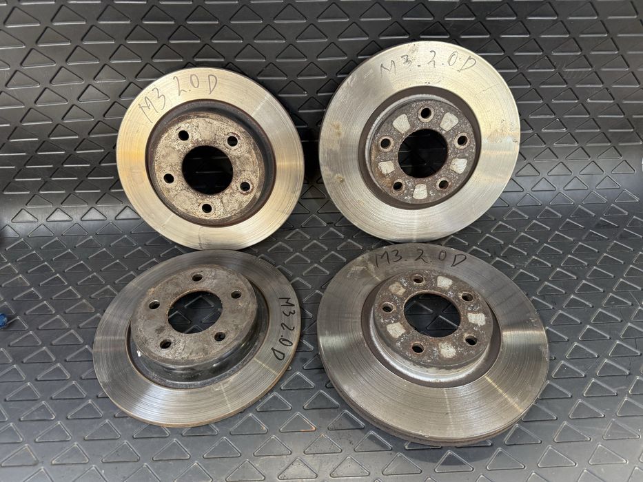 Set discuri frana Mazda 3 2.0d 2009 Piese dezmembrari Mazda 3 Bk