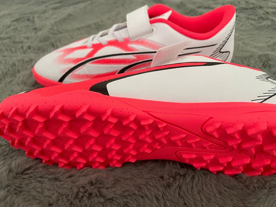 Ghete/ adidasi  de fotbal  Puma NOI 38