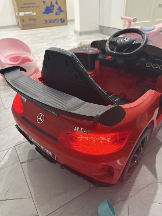 Детска акумолаторна кола