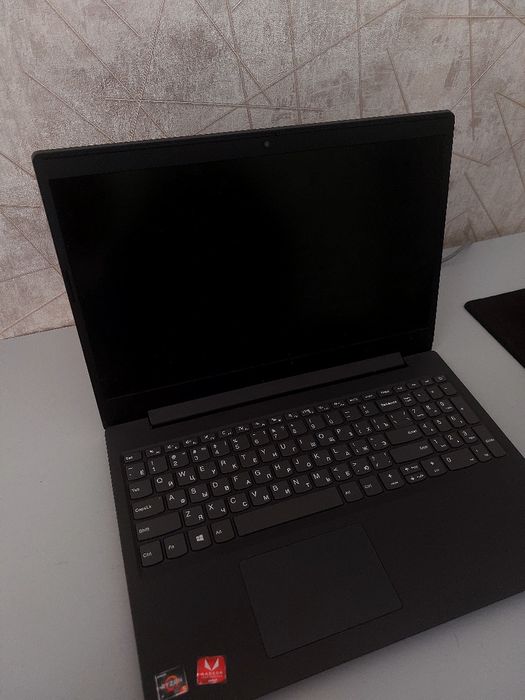 Продаю ноутбук lenovo v15
