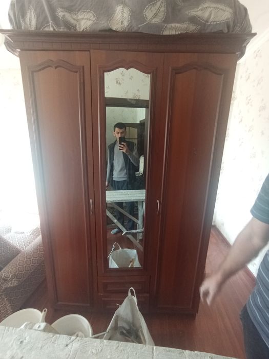 Eski mebel eshiklar sotiladi