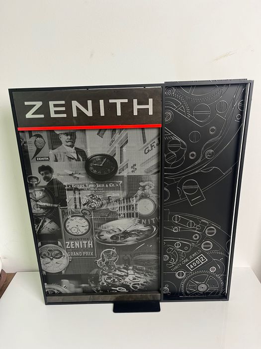 Метален дисплей на марката за часовници Зенит Zenith
