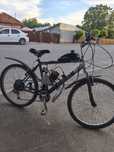 Bicicleta cu motor benzina