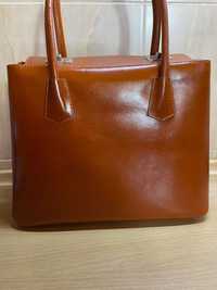 Дамска чанта от естествена кожа в карамелено кафяво