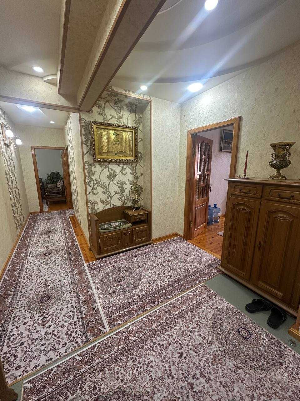 Продаю свою банковскую квартиру.
Чиланзар Ц квартал 4/2/4