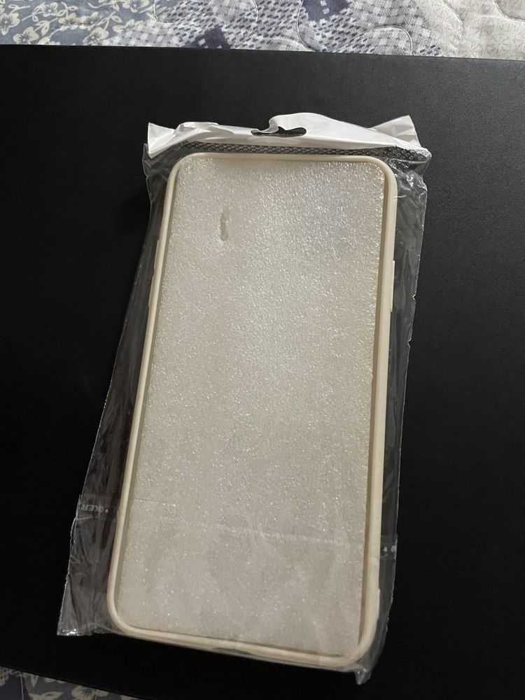 Vând 3 folii de sticla+o husa pentru Iphone 11 PRO MAX