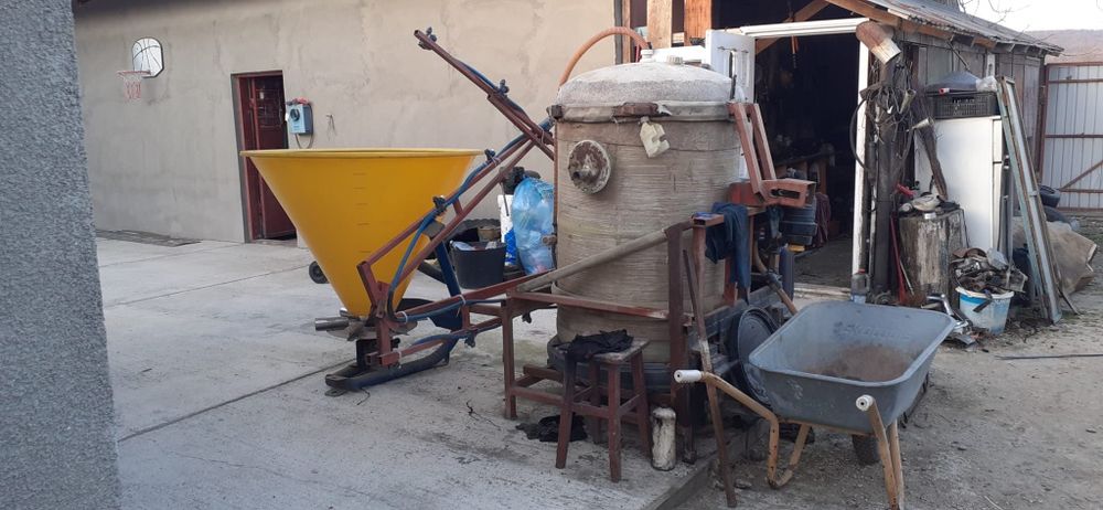 Tractor UTB și utilaje