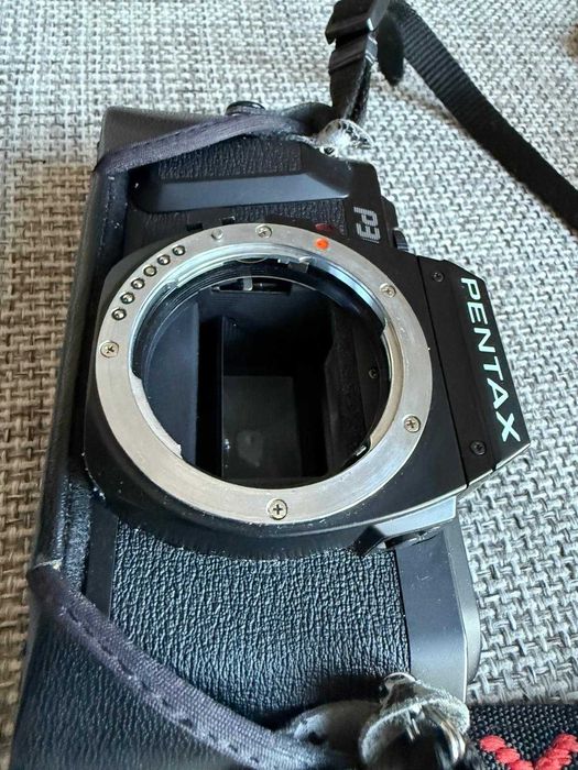 Aparat foto pe film Pentax P30 + obiectiv SMC Pentax 50mm f/1.4