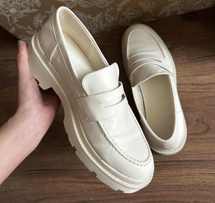 Бели Лоуфъри Zara