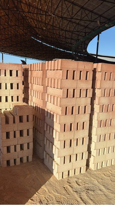 Жженый красный кирпич