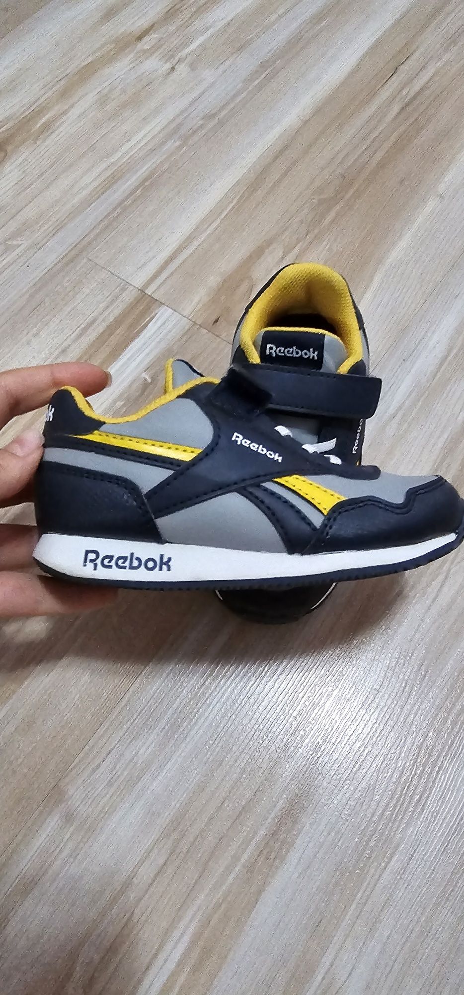 Adidași Reebok 25