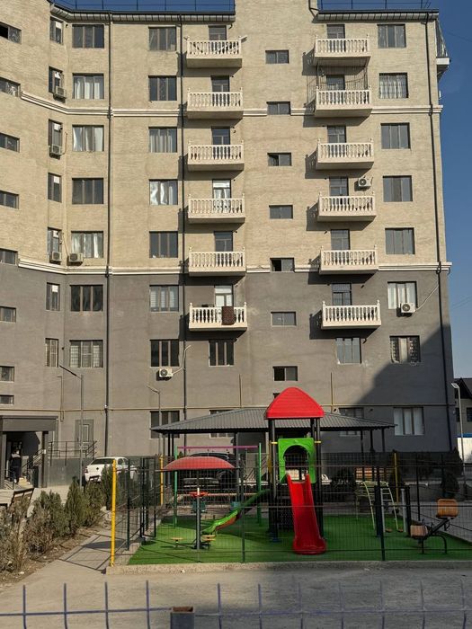 Raysentr bozori yonida 2 xonali kvartira 60²