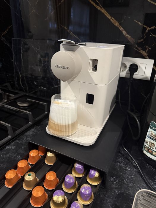 Vand Nespresso lattissima one stare excelenta si suport capsule