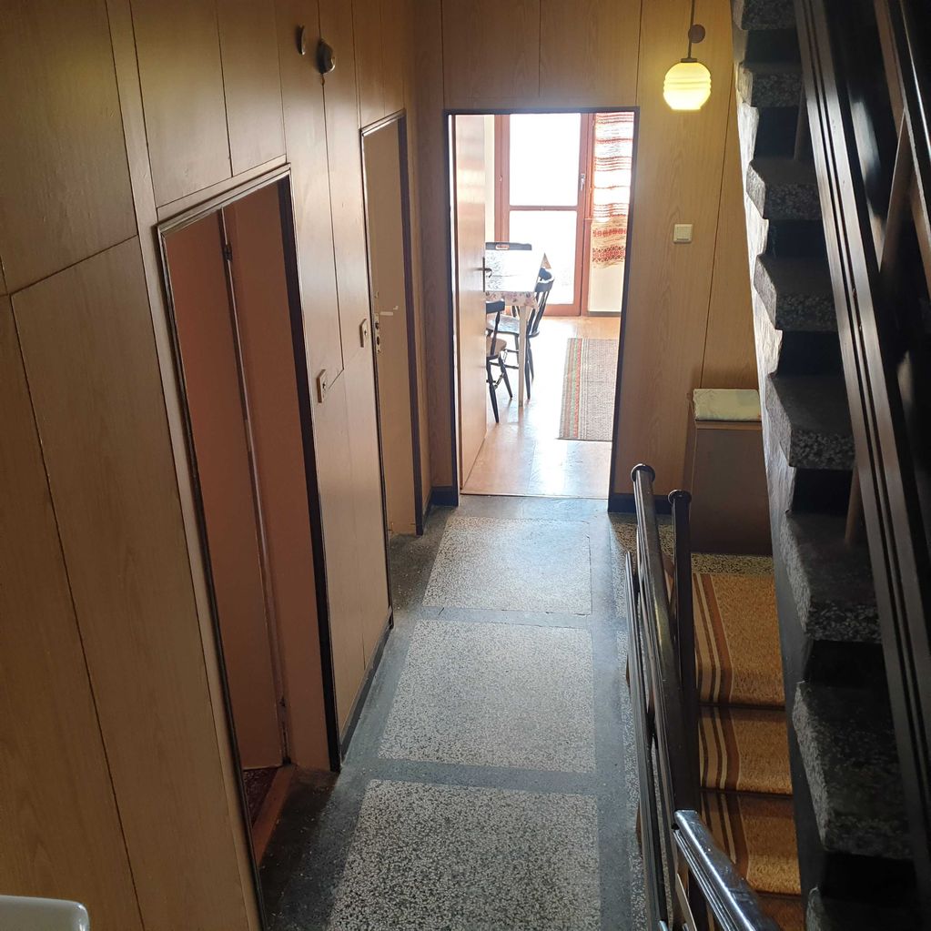 Дава се под наем Къща в Бургас, Ветрен - 220 кв.м за 750 € - Снимка #2