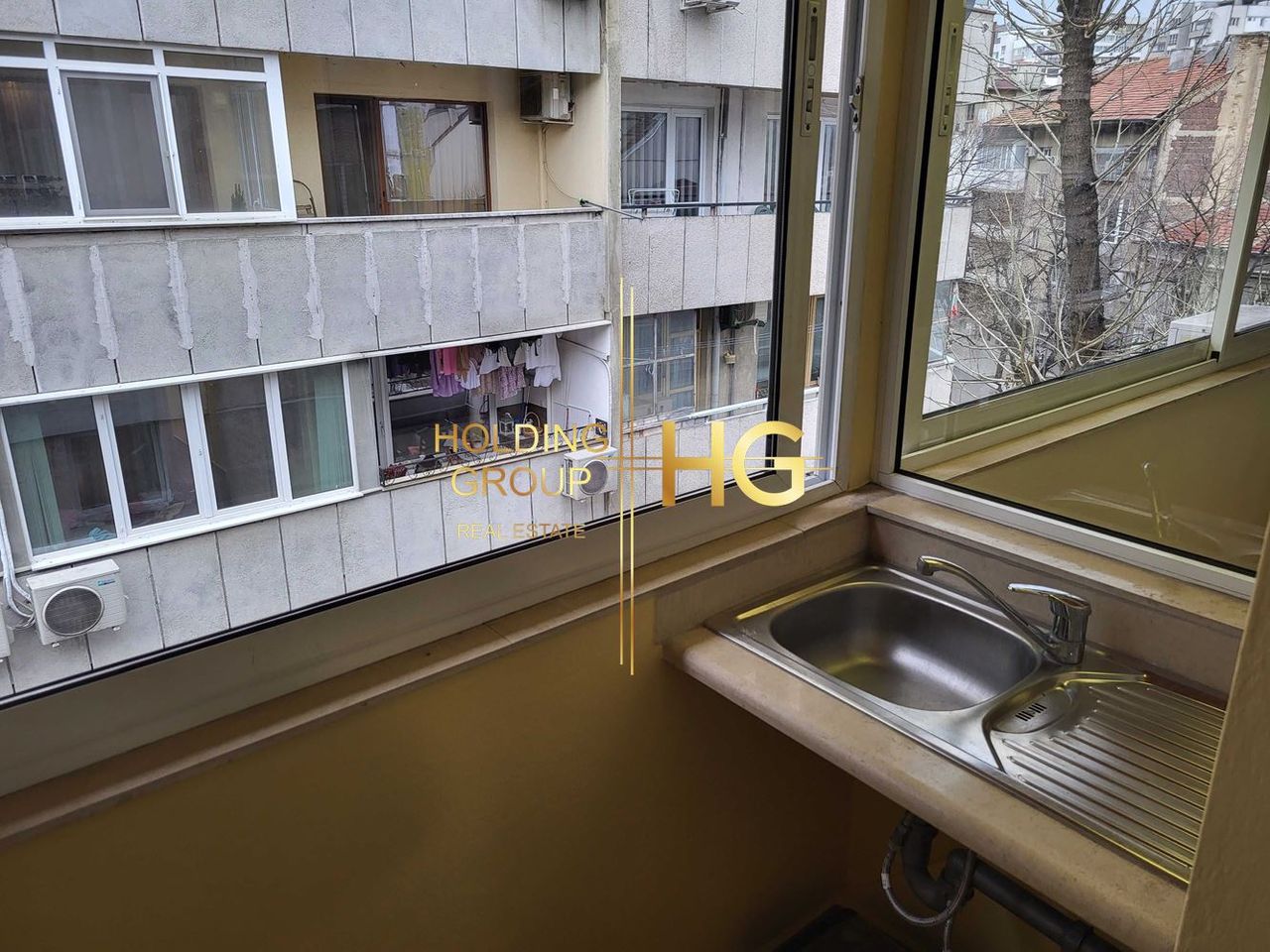 Продава се Тристаен апартамент в Варна, ВИНС - 89 кв.м за 2012 €/кв.м - Снимка #9
