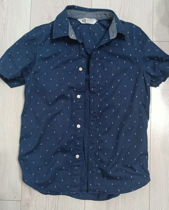 Cămașă cu mâneci scurte. H&M, mărimea 8-9 ani. 35 lei