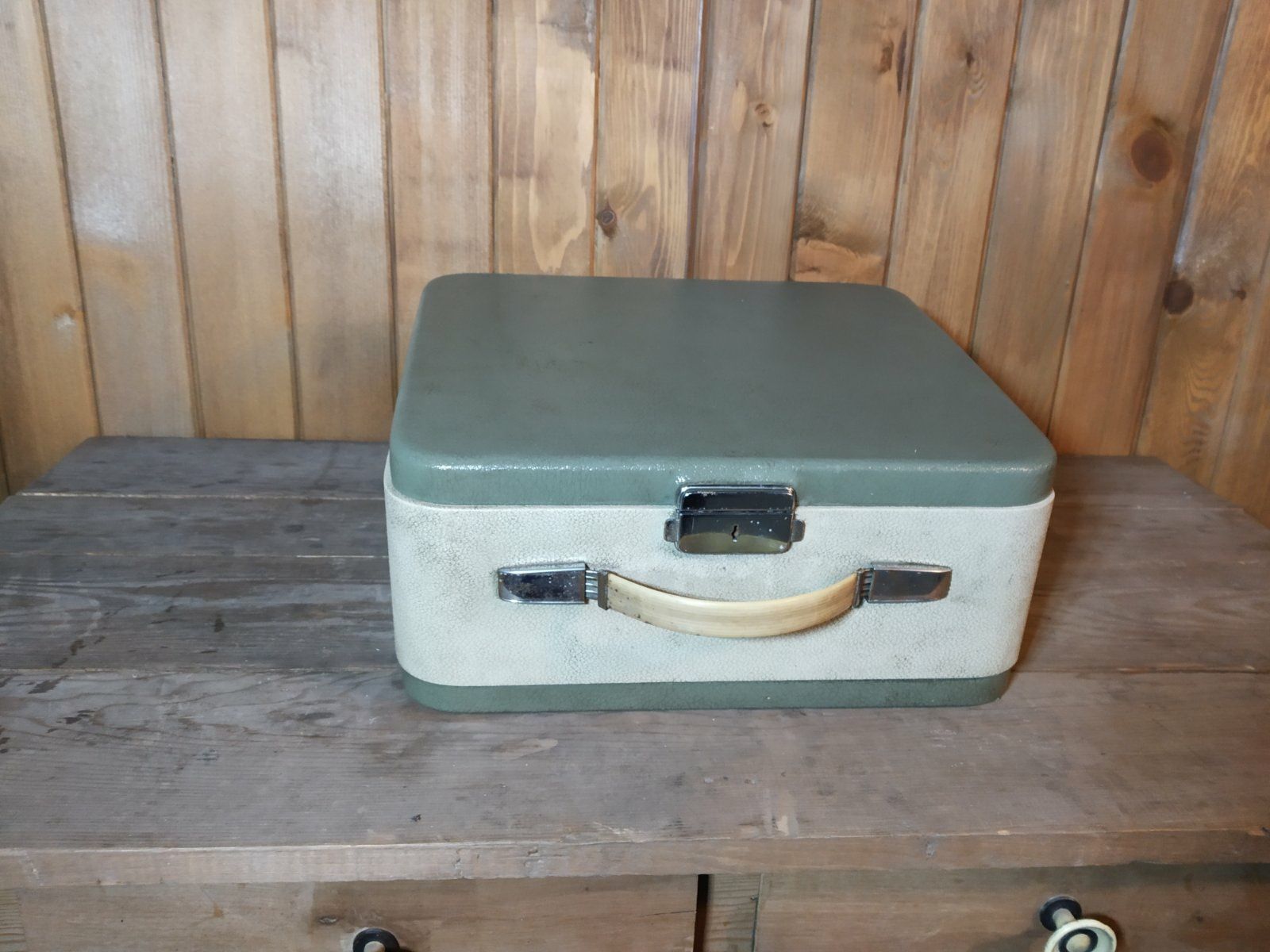 Антикварна пишеща машина Olympia с куфар