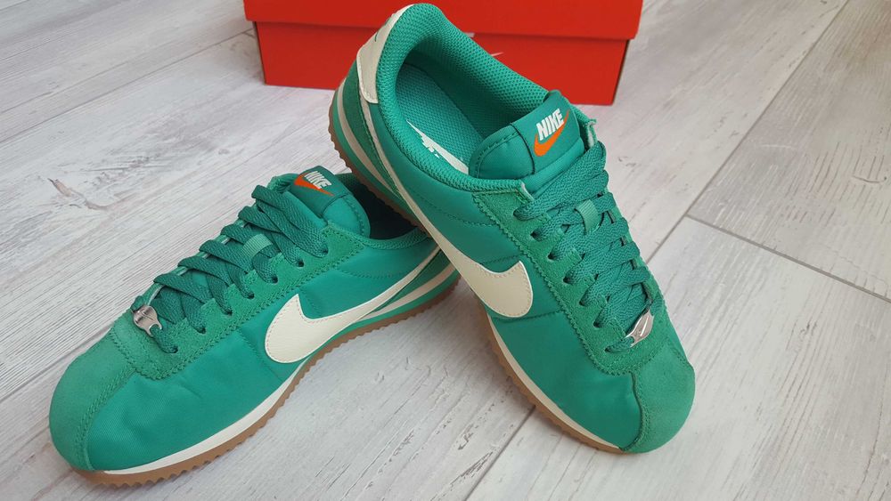 Нови зелени маратонки Nike Cortez за момиче с размер 39