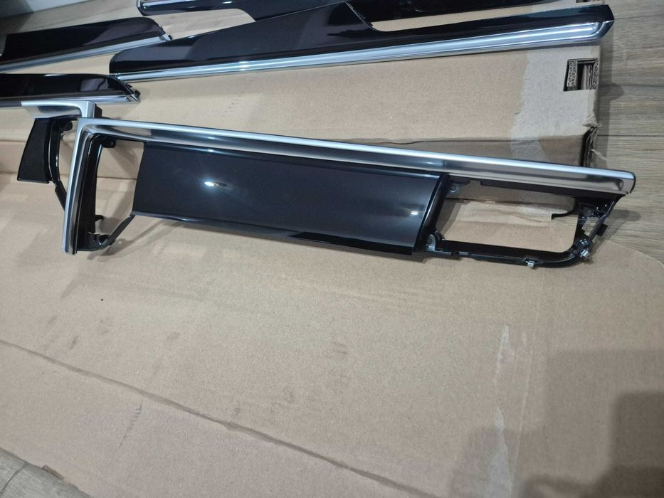 Set trimuri ornamente bord usi Porsche Macan 95B 2014-2018 Piano Black