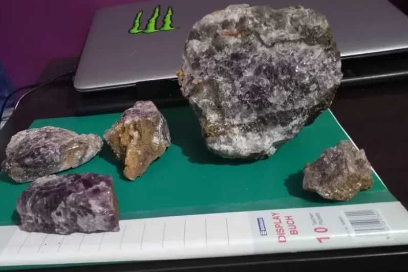 Продавам естествени минерали от България