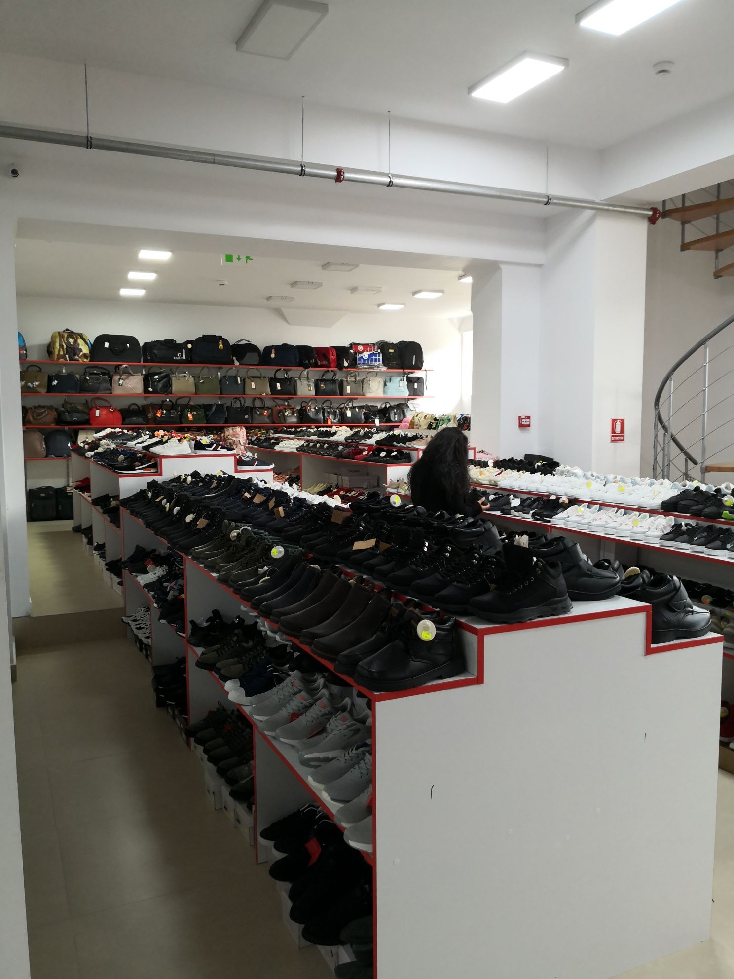 De vânzare spațiu comercial