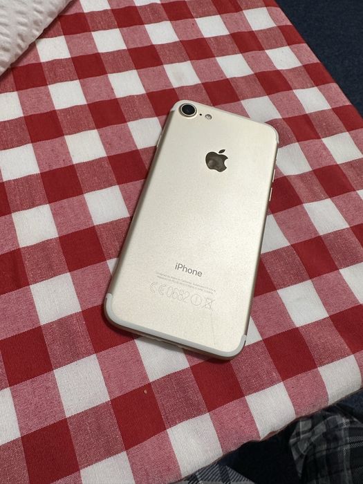 Iphone 7 32 GB, stare excelenta, necodat, totul original.