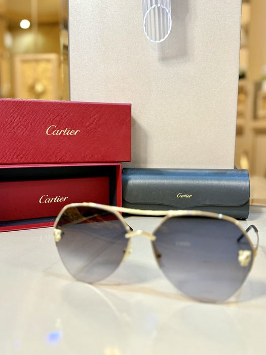 Cartier CT0355S 001 Дамски очила имат забележка