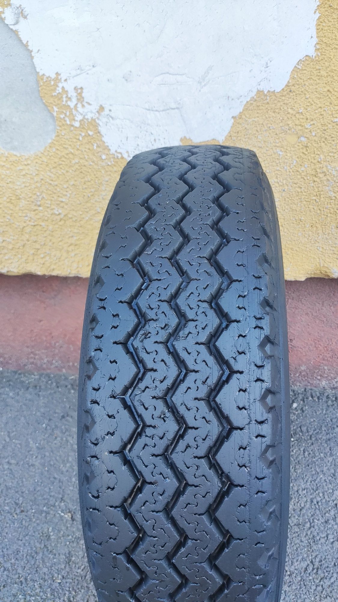 1бр. гуми 185/R/14 Michelin 8 PR, плата
8.5mm
Добро състояние на гумит