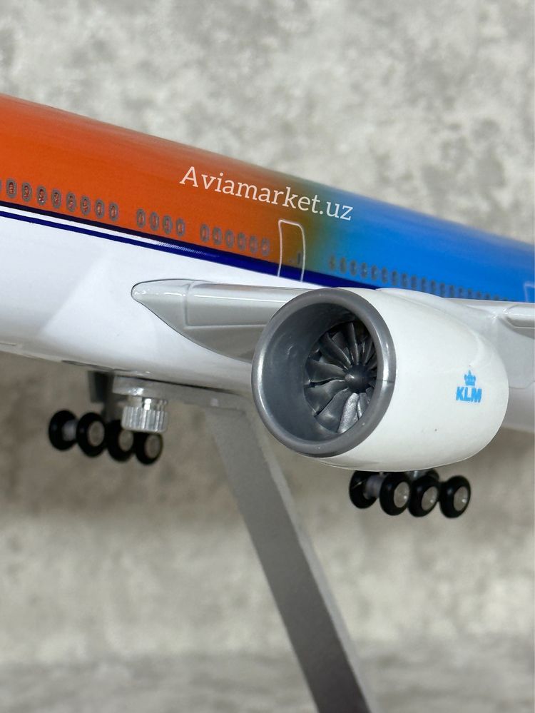Самолет BOEING 777-300 KLM шикарный подарок с подсветкой