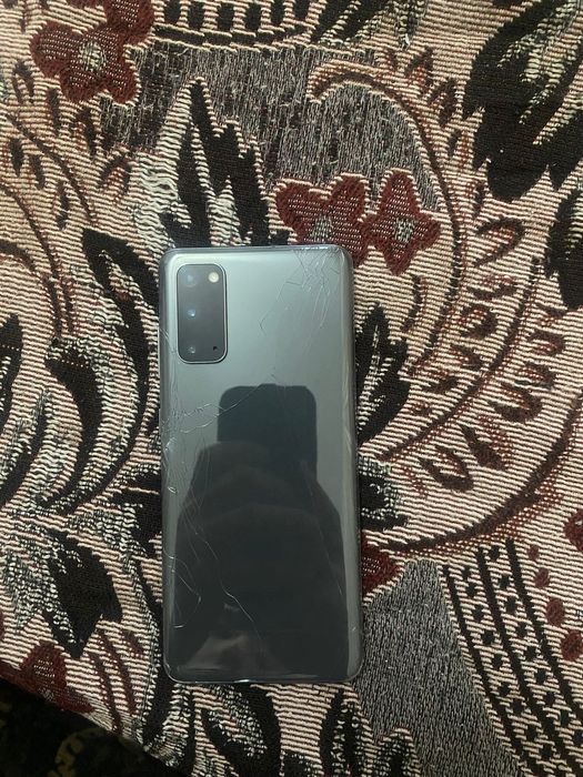 Продам Samsung s20 128/8