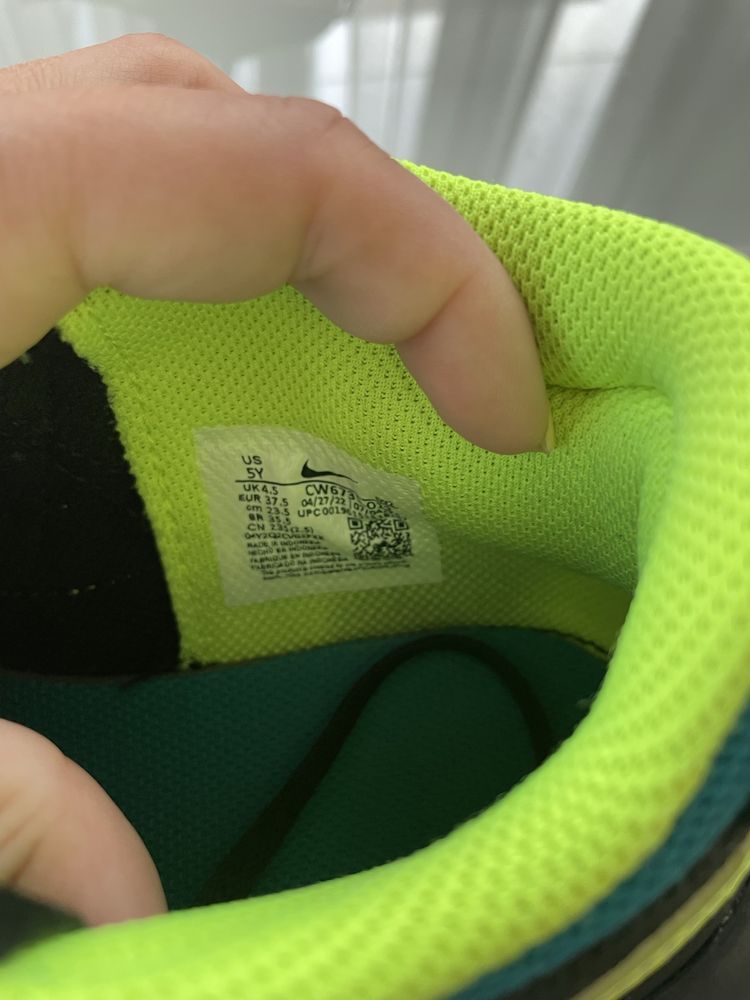 Маратонки Nike HUSTLE DX 37.5