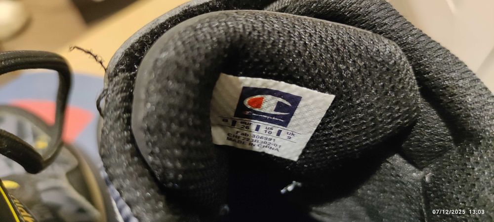 Ботуши номер 26 плюс подарък чифт ботуши