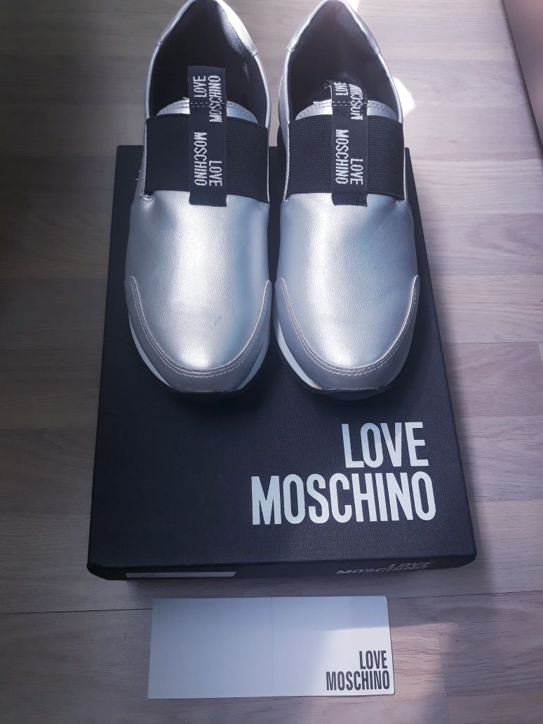 GUESS, ADIDAS, MICHAEL KORS, Moschino, New Balance, Liu Jo