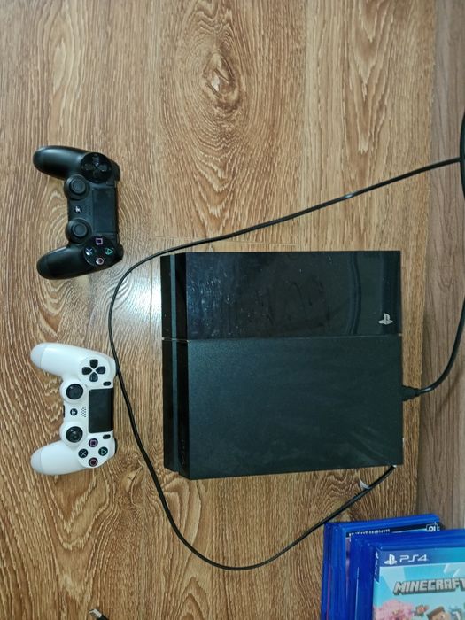 Продам пс4 fat с играми