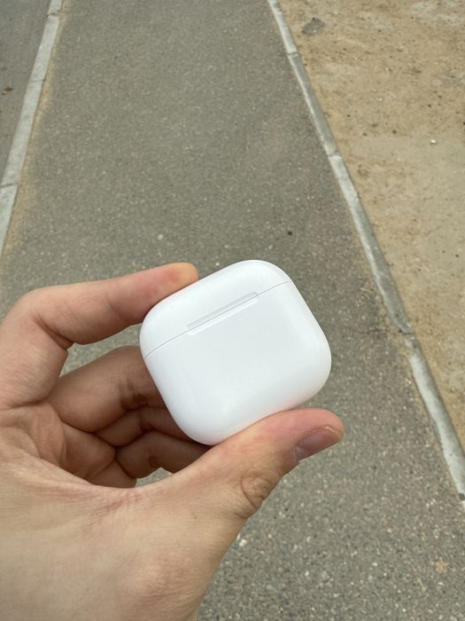 Продаю Airpods 4