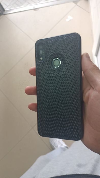 Срочно продам Huawei y6 нужны деньги