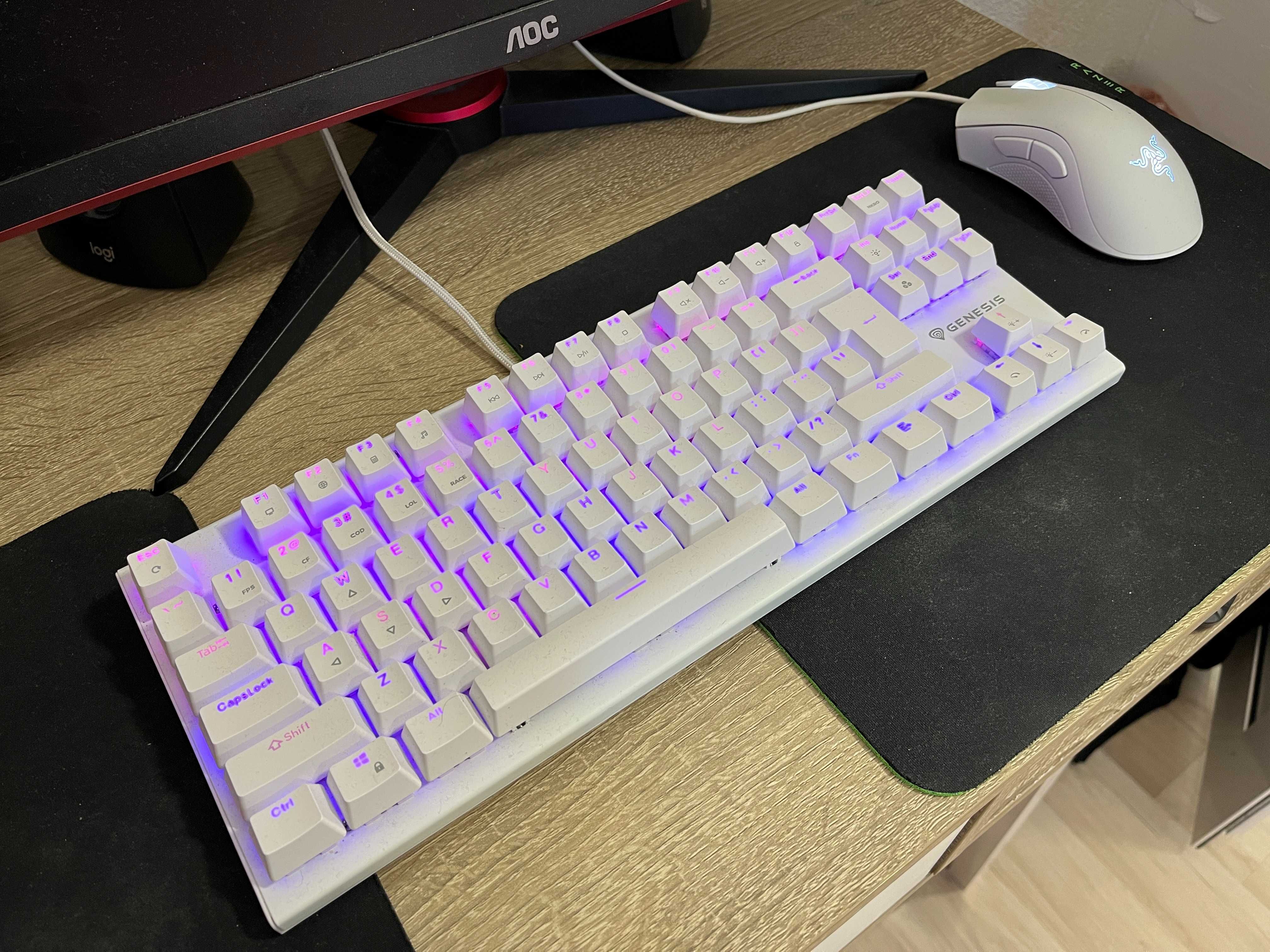 Продавам механична клавиатура Genesis Thor 303 TKL