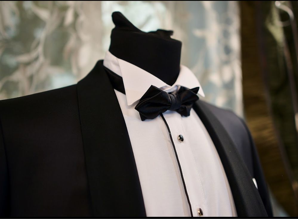 Inchiriez manechin rochie mireasa/ costum mire